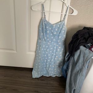 Blue floral dress, has pockets